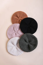 Load image into Gallery viewer, Boucle Rib Knit Beret