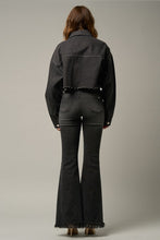 Load image into Gallery viewer, MID-RISE WIDE ELASTIC BANDED FLARE JEANS