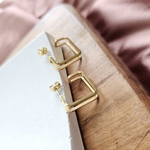 Load image into Gallery viewer, Luxe Gold Kamora Hoops