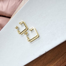 Load image into Gallery viewer, Luxe Gold Kamora Hoops