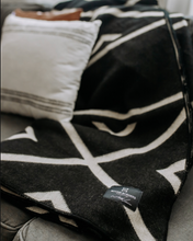 Load image into Gallery viewer, Diamante Blanket - Natural / Black