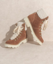 Load image into Gallery viewer, Oasis Society Aaliyah - Winter Ankle Bootie
