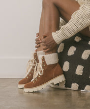 Load image into Gallery viewer, Oasis Society Aaliyah - Winter Ankle Bootie
