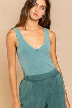 Load image into Gallery viewer, Sleeveless Relaxed Fit Tank Top
