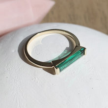 Load image into Gallery viewer, Green Long Crystal Baguette Ring
