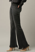 Load image into Gallery viewer, MID-RISE WIDE ELASTIC BANDED FLARE JEANS
