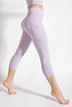 Load image into Gallery viewer, CAPRI LENGTH YOGA LEGGINGS WITH POCKETS
