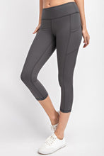 Load image into Gallery viewer, CAPRI LENGTH YOGA LEGGINGS WITH POCKETS
