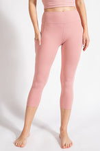 Load image into Gallery viewer, CAPRI LENGTH YOGA LEGGINGS WITH POCKETS
