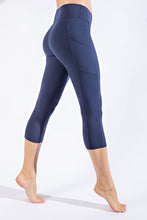 Load image into Gallery viewer, CAPRI LENGTH YOGA LEGGINGS WITH POCKETS
