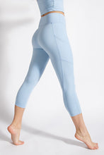 Load image into Gallery viewer, CAPRI LENGTH YOGA LEGGINGS WITH POCKETS
