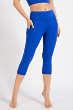 Load image into Gallery viewer, CAPRI LENGTH YOGA LEGGINGS WITH POCKETS
